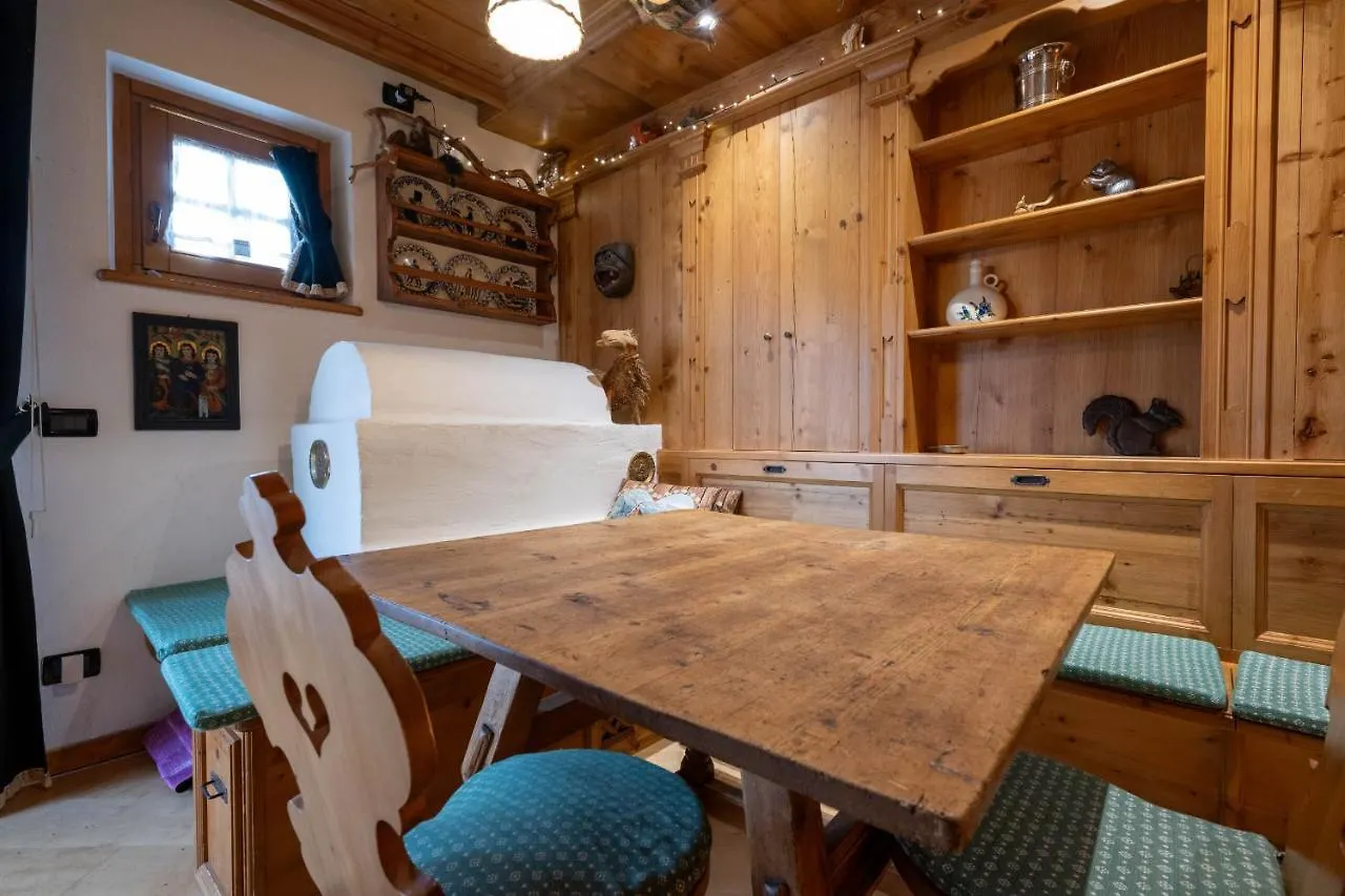 Casa Lacedel 1, On Ski Slopes Cortina dʼAmpezzo